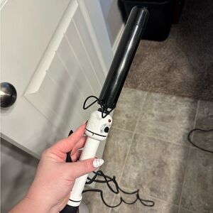 Hot Tools Black and White Curling Wand